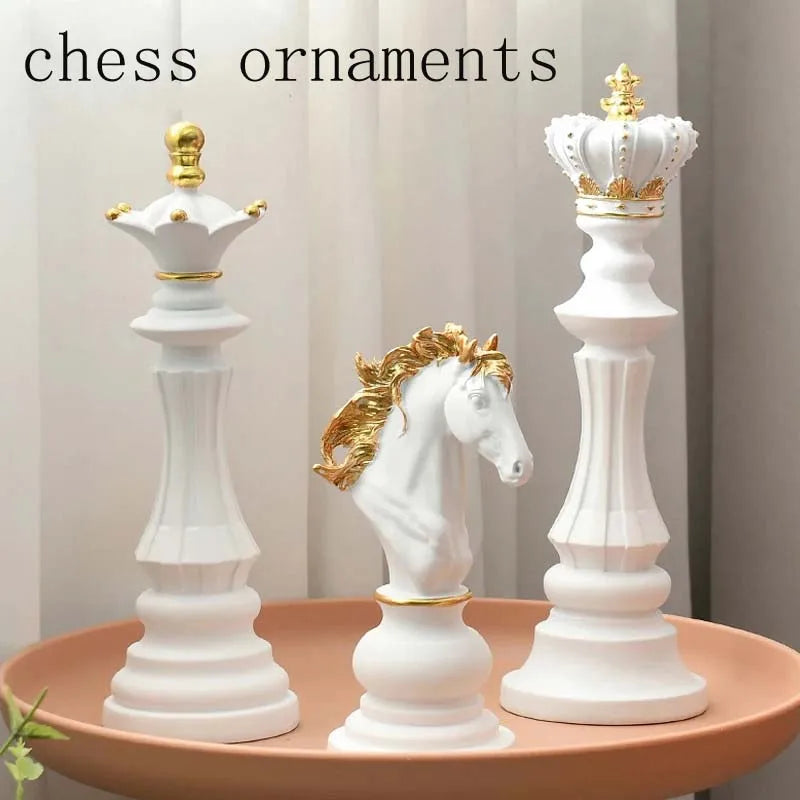 Missouri Chess Figurine Set