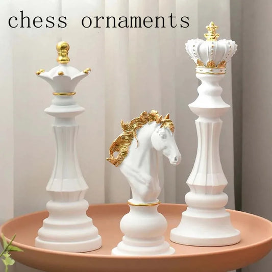 Missouri Chess Figurine Set