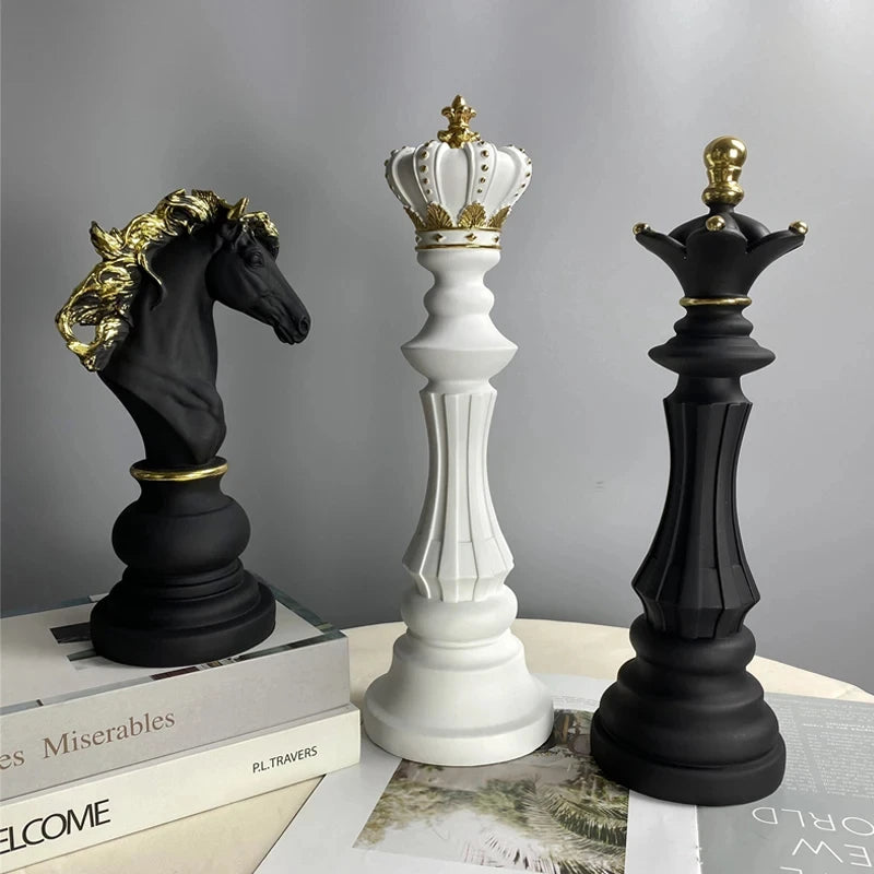 Missouri Chess Figurine Set